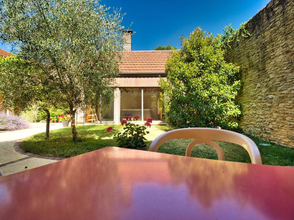 Logis Hotel Archambeau Thonac Екстериор снимка