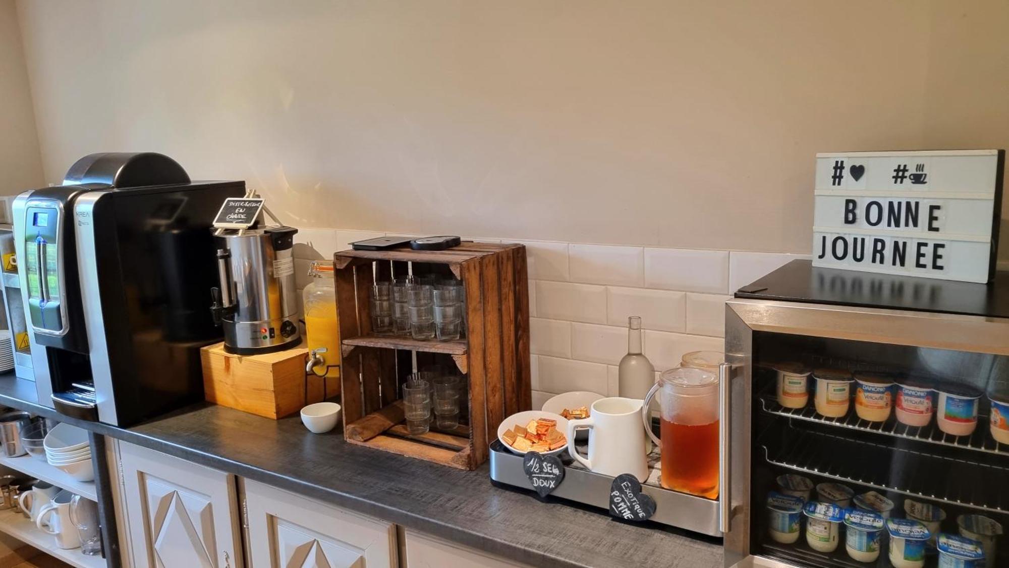 Logis Hotel Archambeau Thonac Екстериор снимка