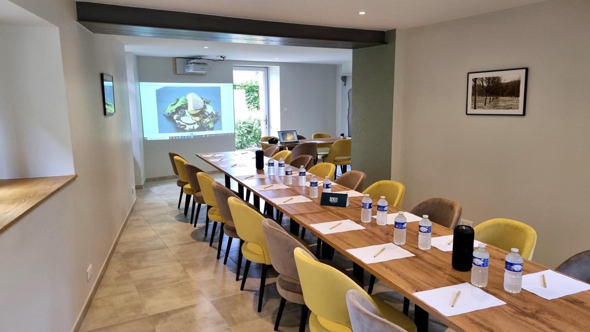 Logis Hotel Archambeau Thonac Екстериор снимка