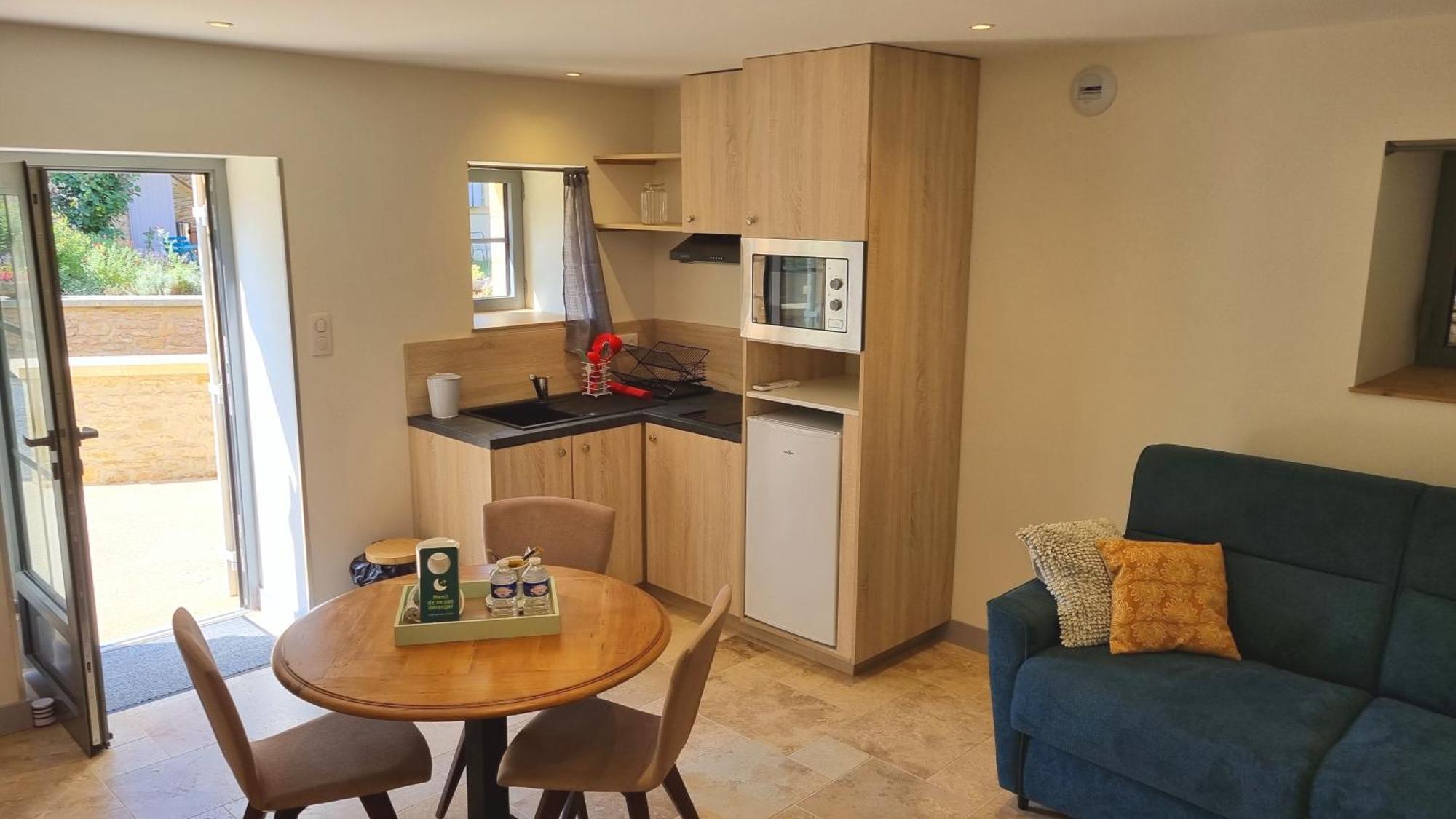 Logis Hotel Archambeau Thonac Екстериор снимка