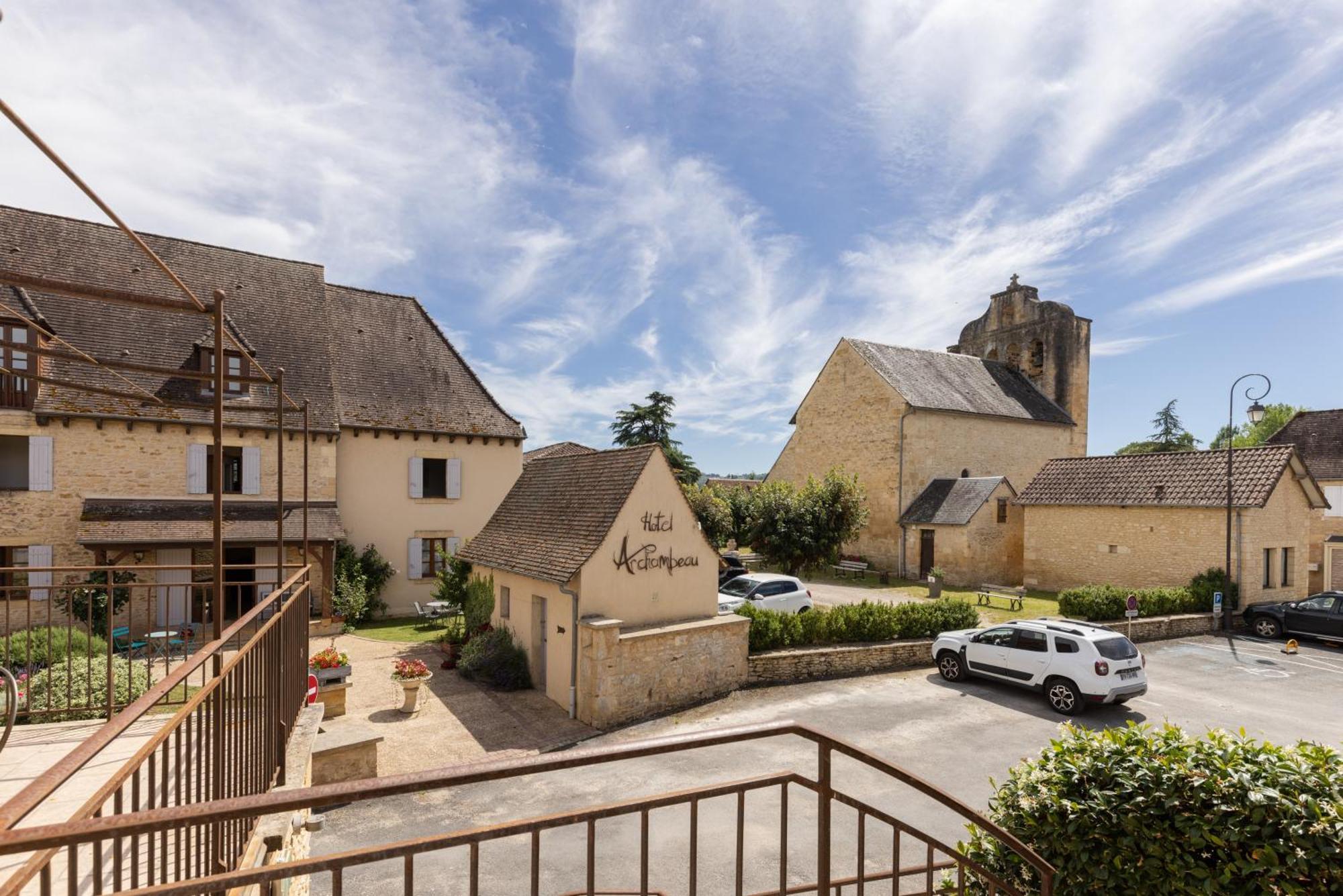 Logis Hotel Archambeau Thonac Екстериор снимка
