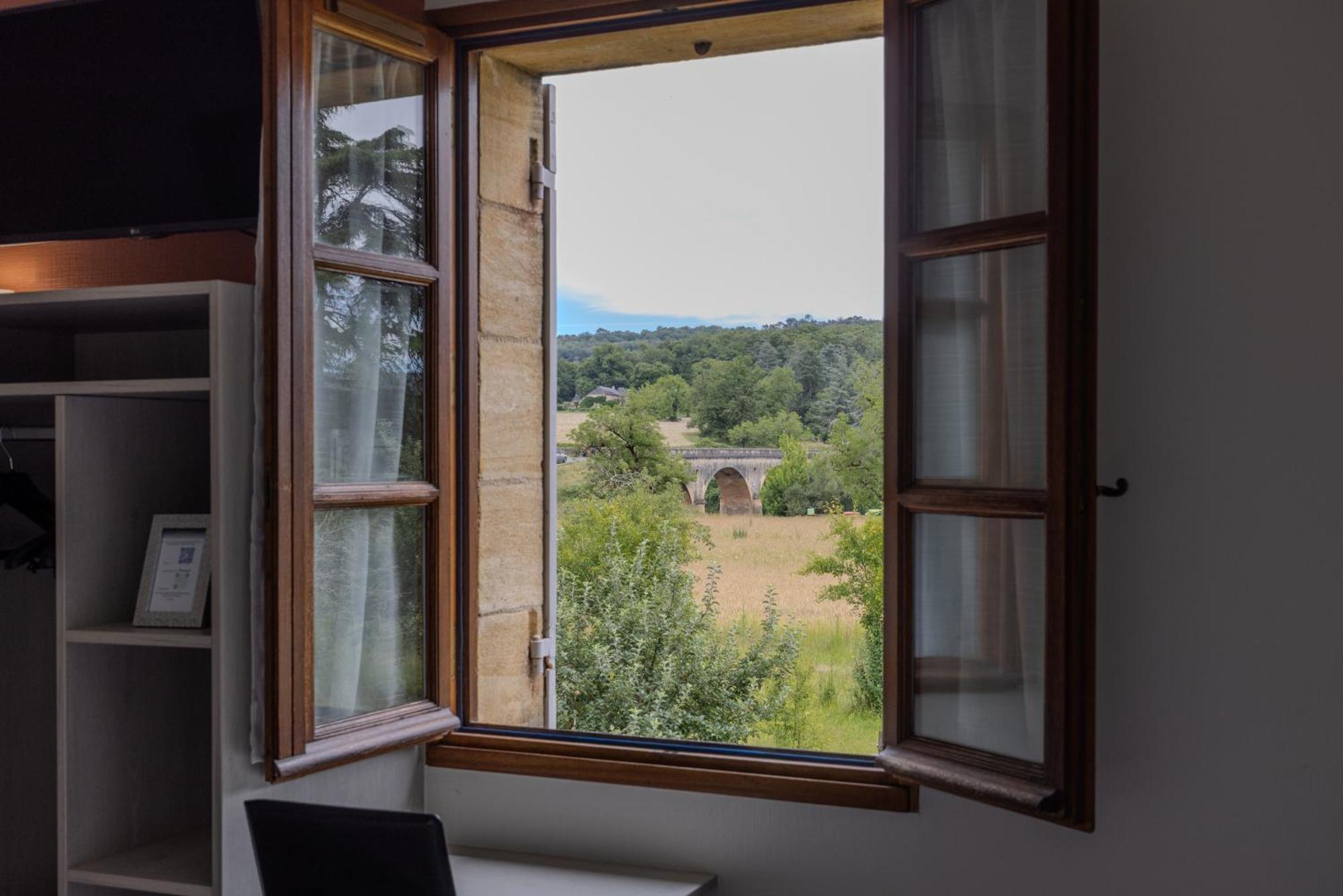 Logis Hotel Archambeau Thonac Екстериор снимка