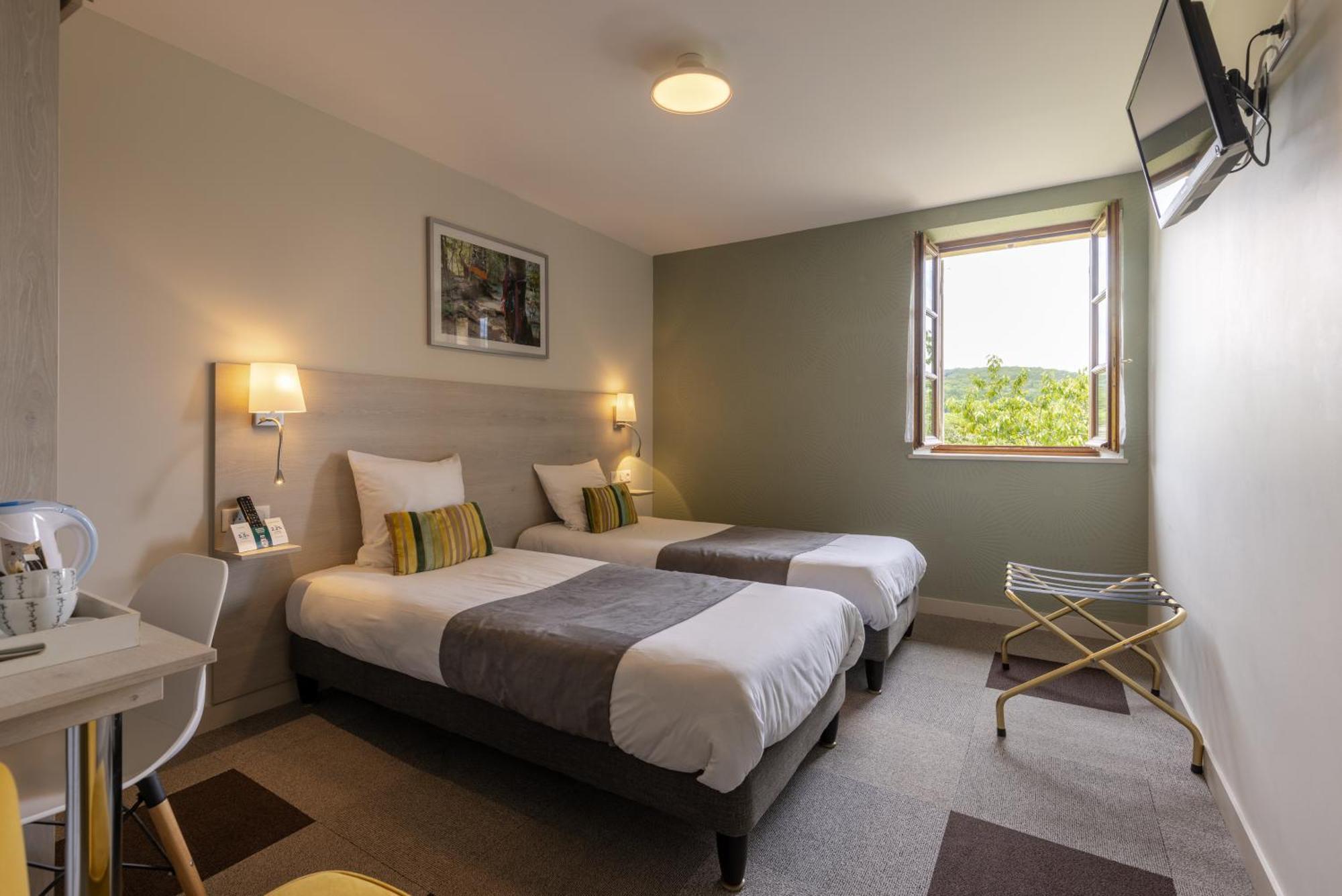 Logis Hotel Archambeau Thonac Екстериор снимка