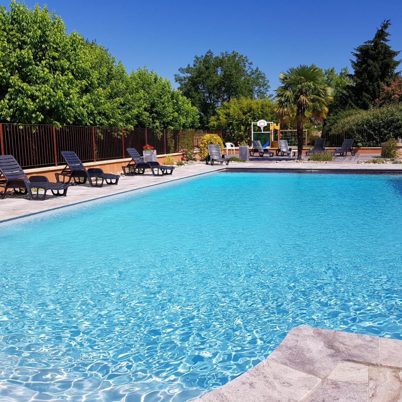 Logis Hotel Archambeau Thonac Екстериор снимка