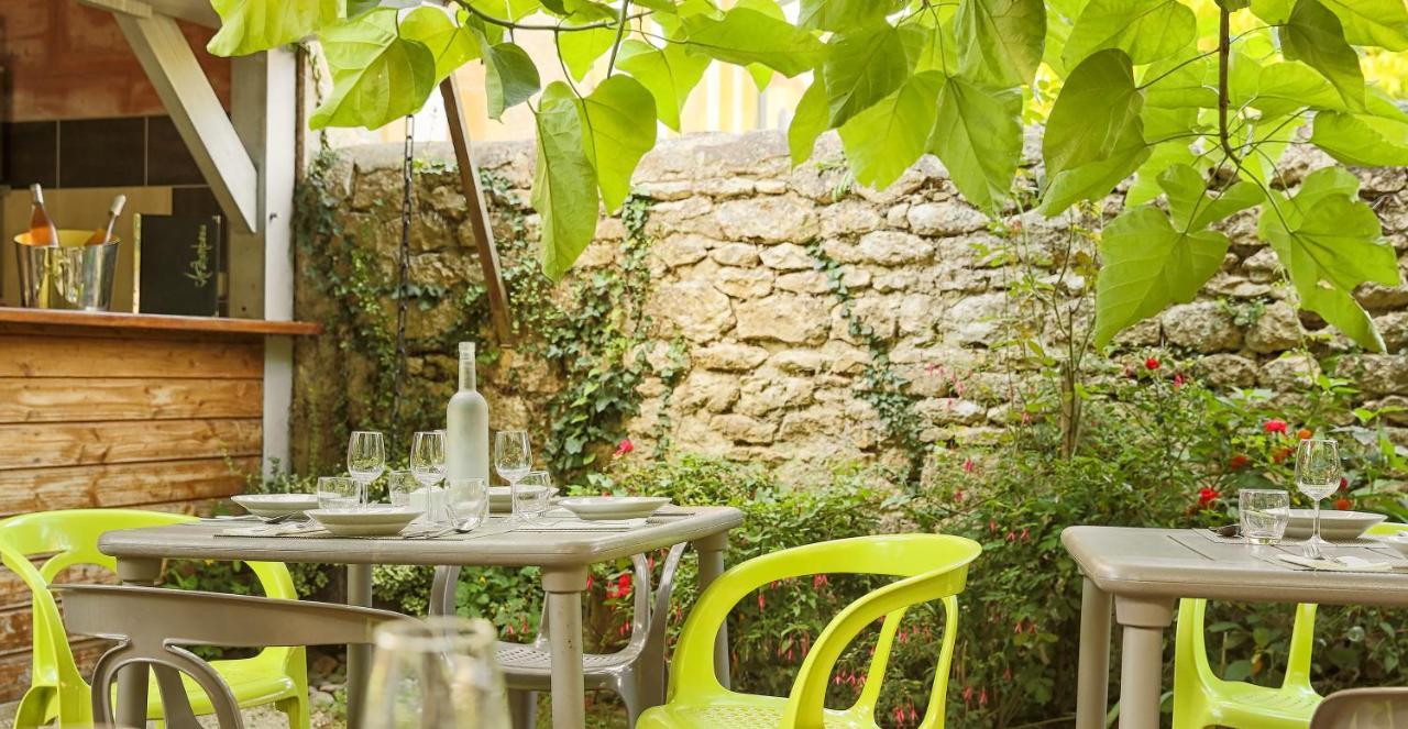 Logis Hotel Archambeau Thonac Екстериор снимка